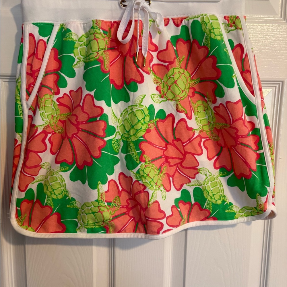 crown & ivy Beach White Elastic Waist Skirted Shorts